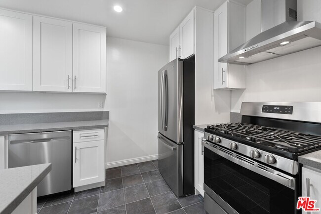 Building Photo - 1208 N Crescent Heights Blvd