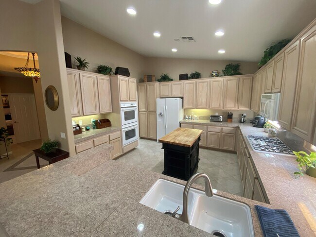 Building Photo - 80100 Presidio Ct