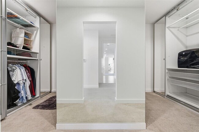 Building Photo - 920 N Osceola Ave