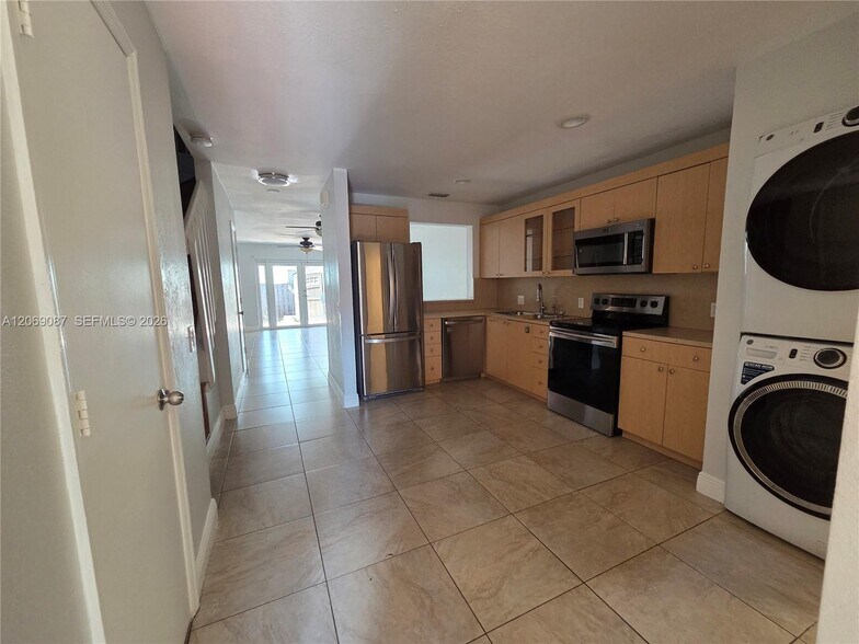 Building Photo - 12025 S Las Palmas Dr