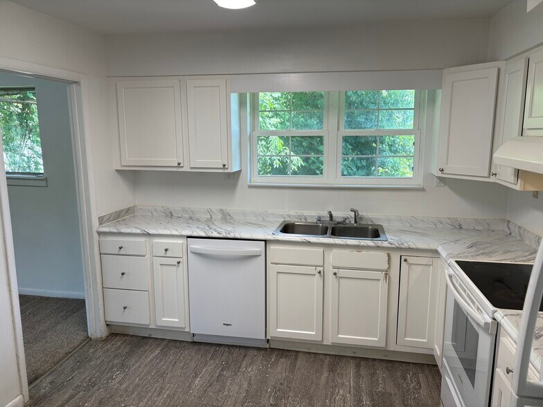 KITCHEN LEFT SIDE - 702 Pearl Dr