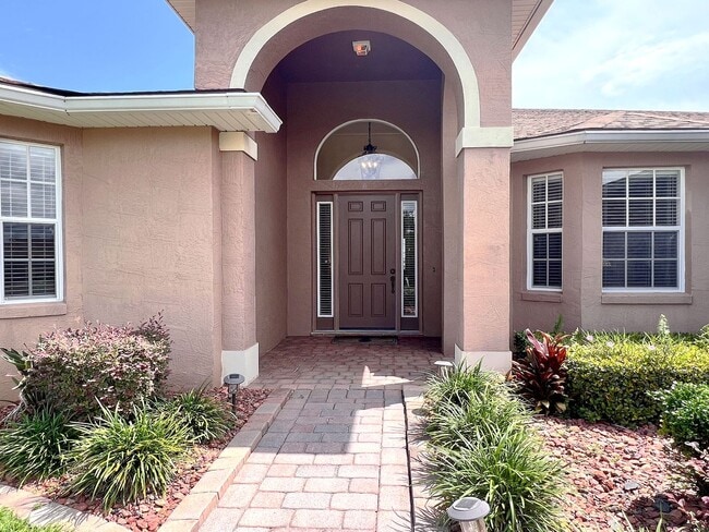 Building Photo - Lakefront 3-Bedroom, 2-Bathroom Home in La...