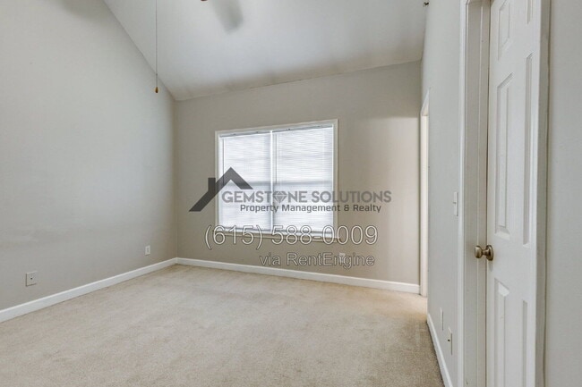 Building Photo - 1012 McKenna Dr