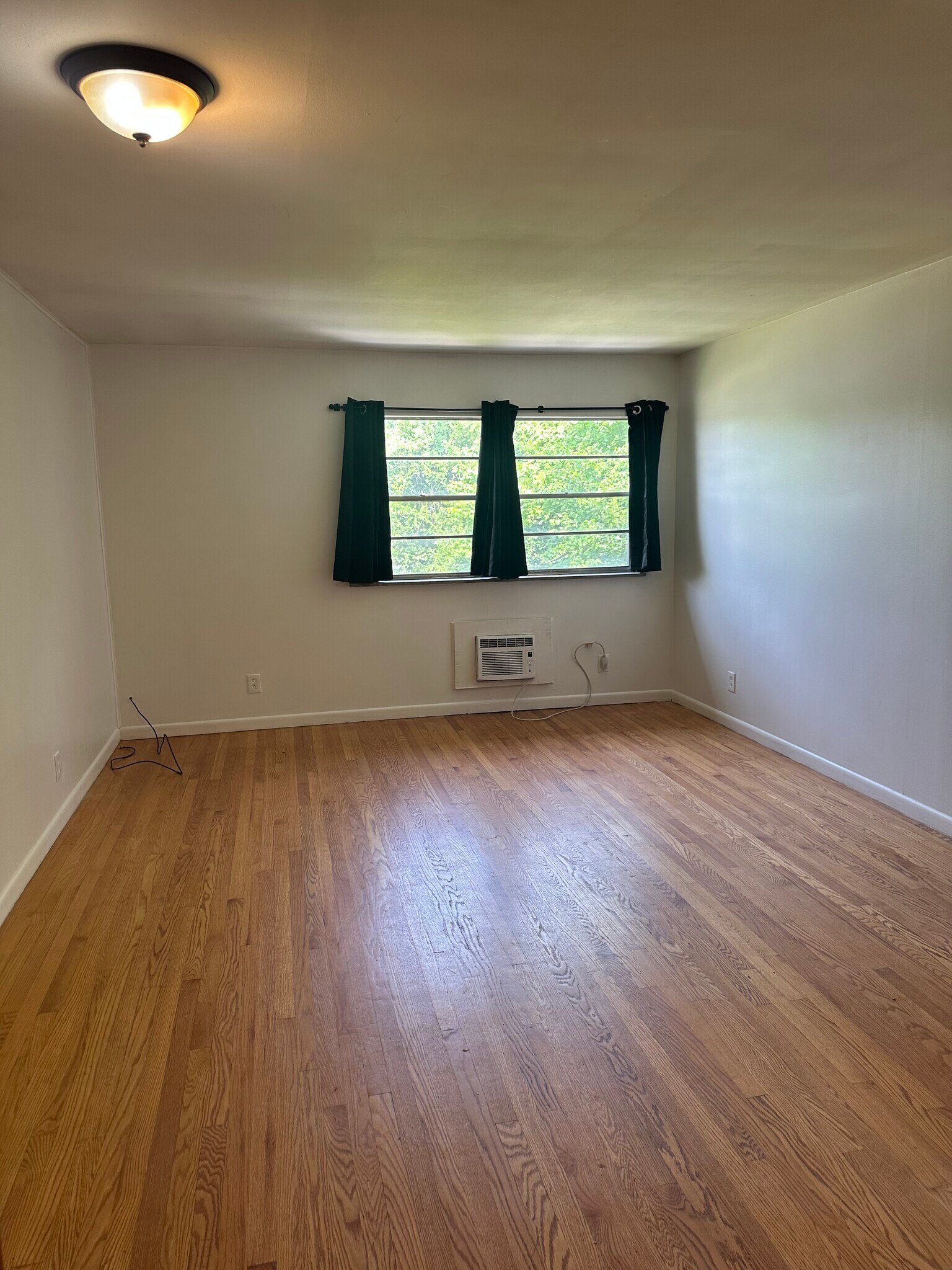 Building Photo - 2441 Old Knoxville Pike