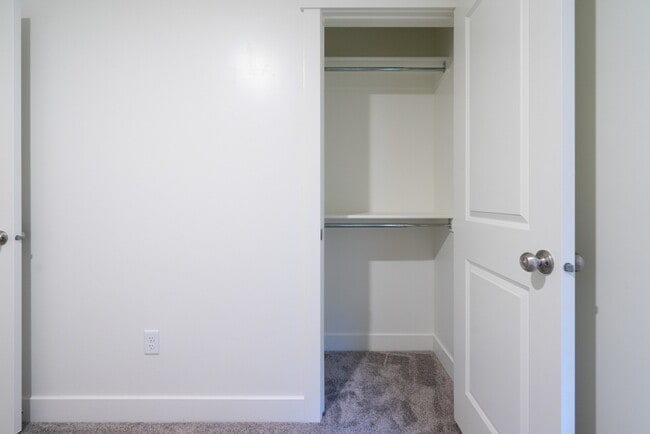 Building Photo - Modern 4-Bed Stand-Alone Home with Fenced Patio