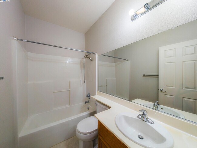 Building Photo - 912 Joree Ln