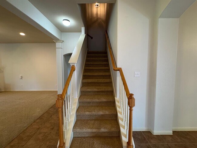Building Photo - 9820 Savannah Ridge Dr