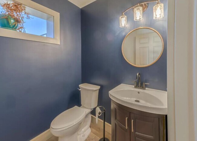 Building Photo - Fabulous ENTIRE 5th Floor DOWNTOWN 4/3.5 L...