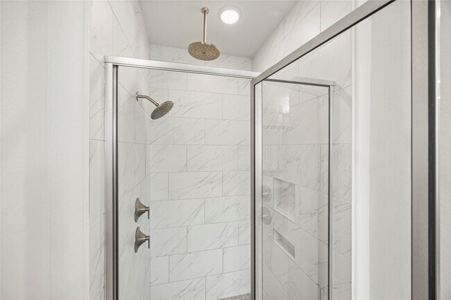 Building Photo - 4627 Clear Creek Dr