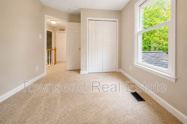 Building Photo - 2937 Delaware Dr
