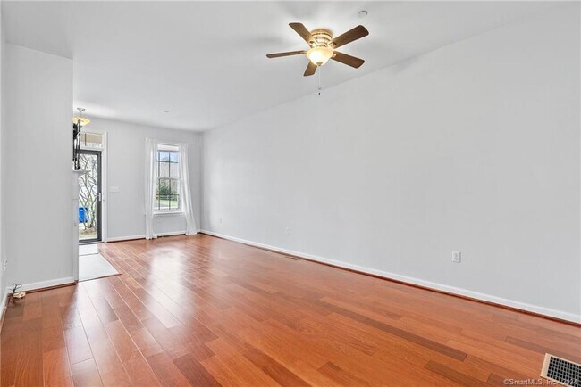 Building Photo - 6 Rhodora Terrace