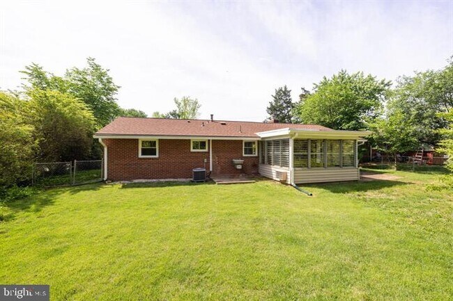 Building Photo - 5004 Eastchester Cir