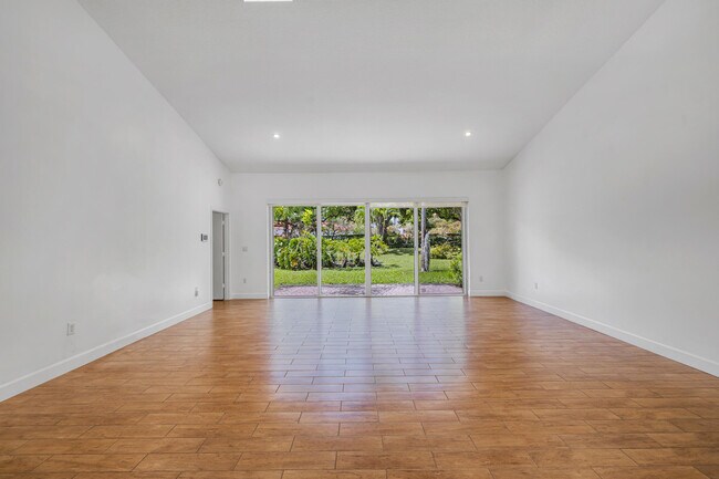 Building Photo - 4106 Carriage Dr