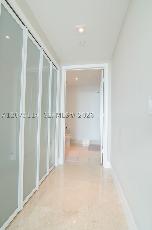 Building Photo - 17001 Collins Ave
