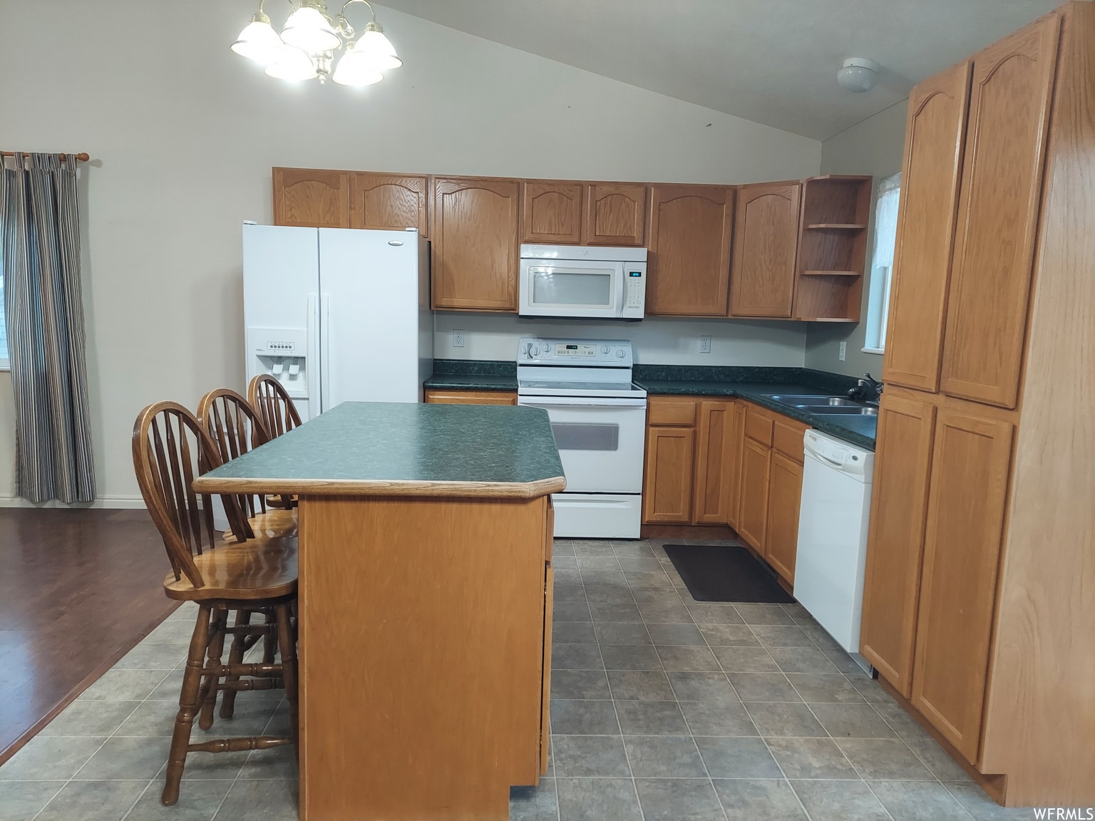 Building Photo - 7898 N Sparrowhawk Cir