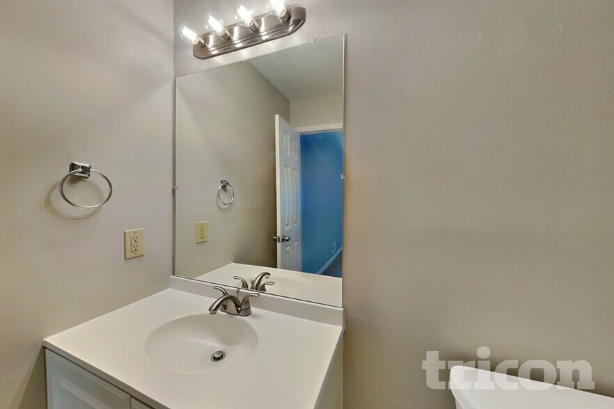 Building Photo - 4251 Cary Dr SW