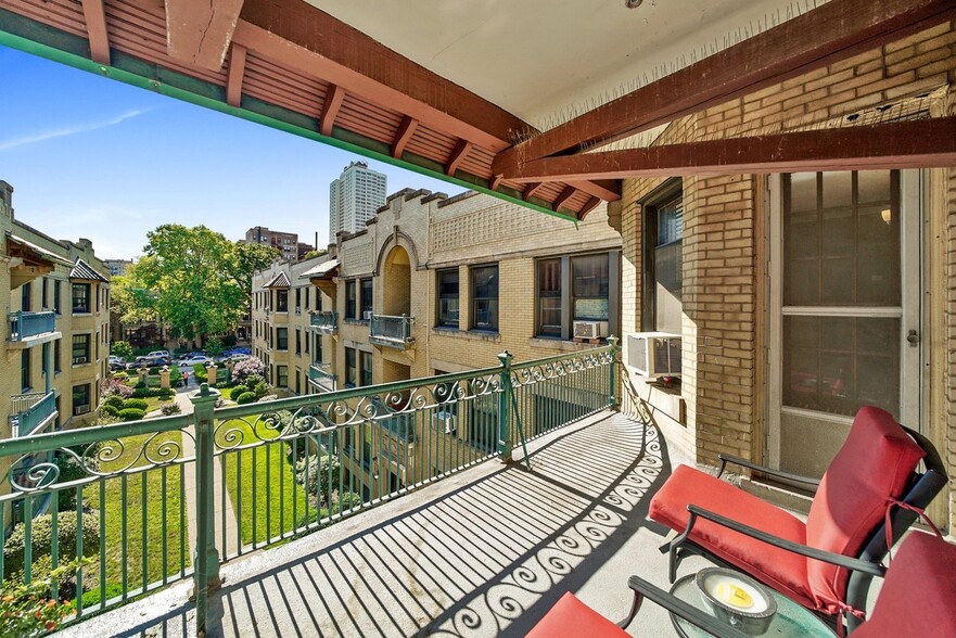 Porch - 5520 S Cornell Ave