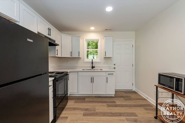 Building Photo - 411 S Chavis St