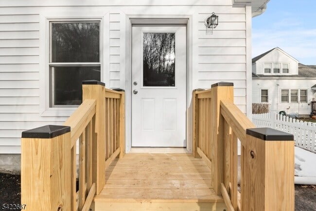 Building Photo - 7 Mountain Rd