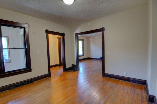 Building Photo - SL AAC907