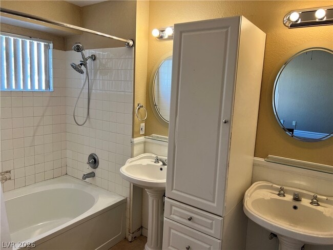 Building Photo - 5705 Cliff Point