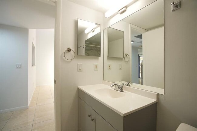 Building Photo - 2125 SW 81st Ave