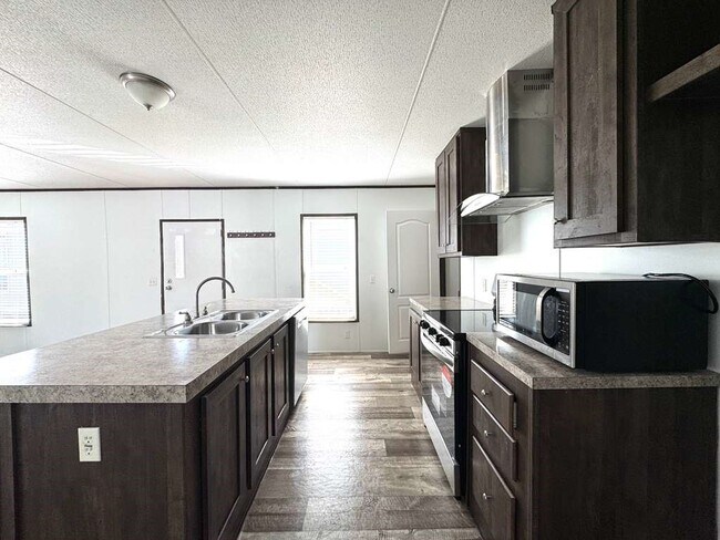 Building Photo - 16206 Wood Dr