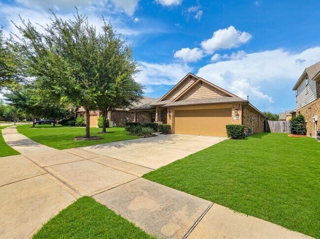 Building Photo - 8206 Oxbow Manor