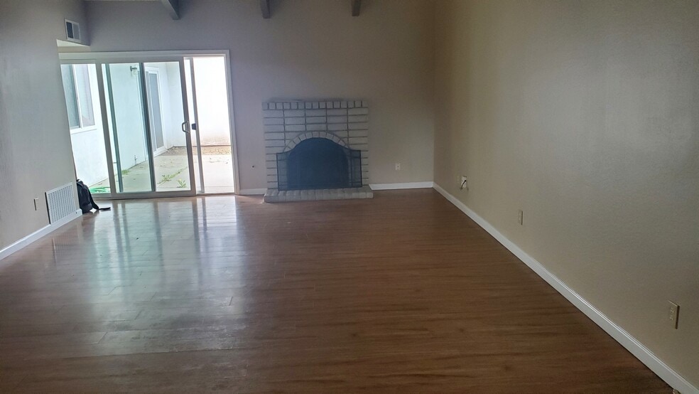 Primary Photo - 2612 El Goya Dr