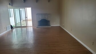 Building Photo - 2612 El Goya Dr