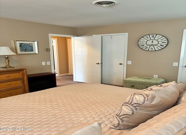 Building Photo - 5B Graystone Pl