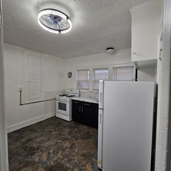 Building Photo - 1929 Calvert Ave