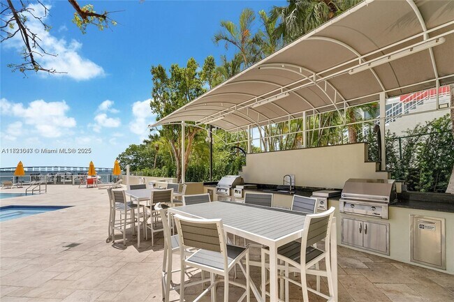 Building Photo - 1581 Brickell Ave
