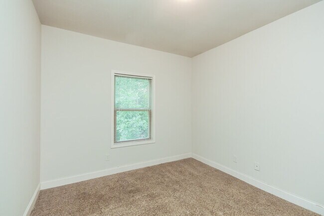 Building Photo - 1008 Allegiance Dr