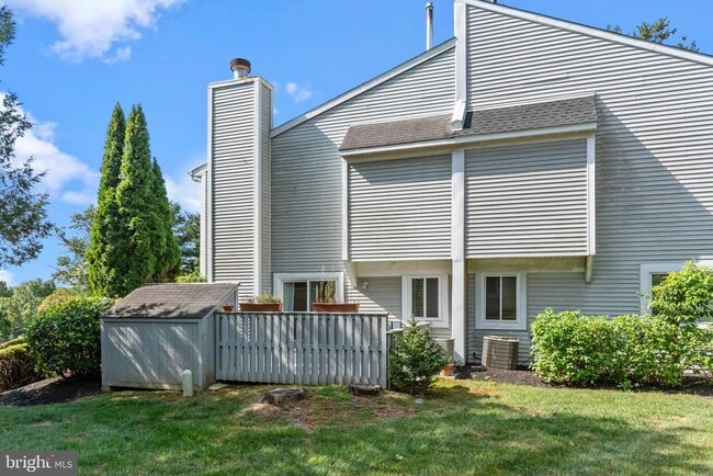 Building Photo - 3 Hillcroft Way