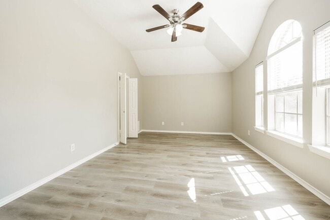 Building Photo - 1723 Milholland Dr