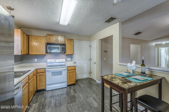 Building Photo - 4570 Blue Stream Ln N