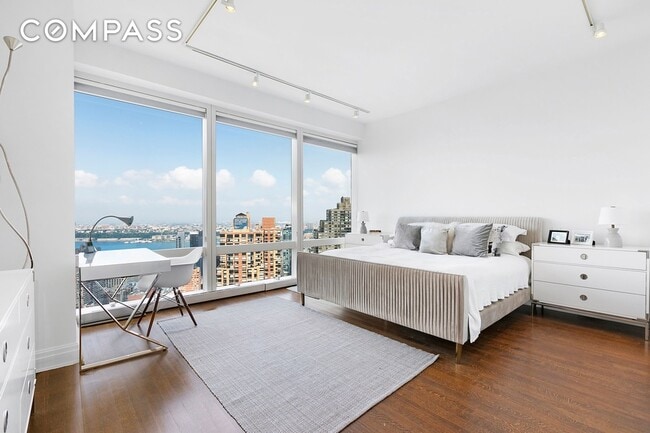 Building Photo - 25 Columbus Cir