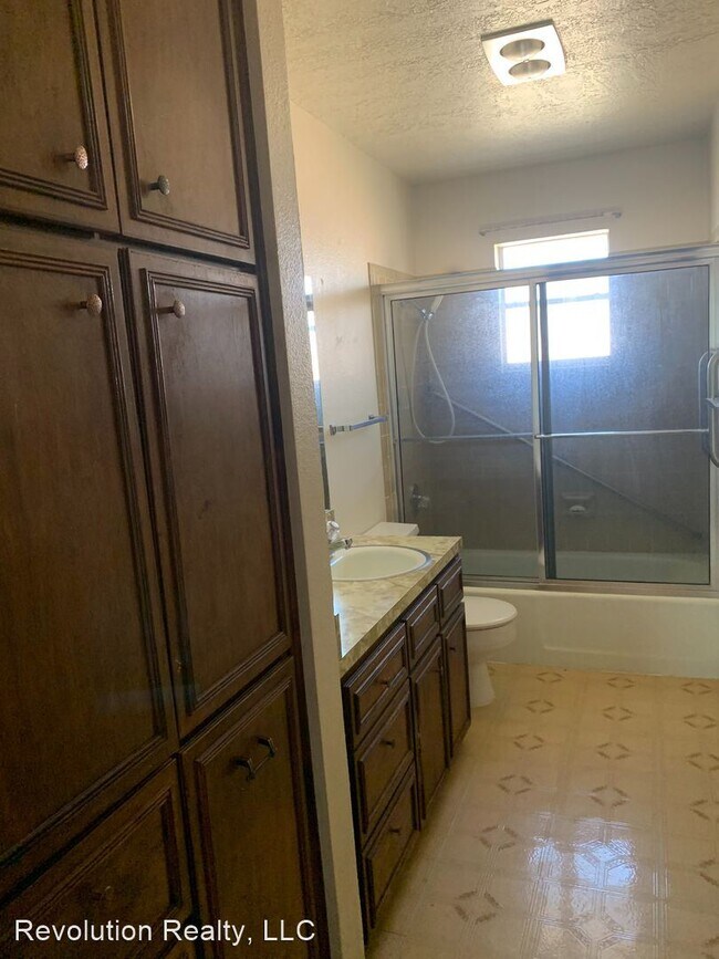 Building Photo - 3 br, 2 bath House - 1900 Carlyle Drive