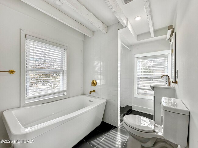 Building Photo - 543 Springdale Ave