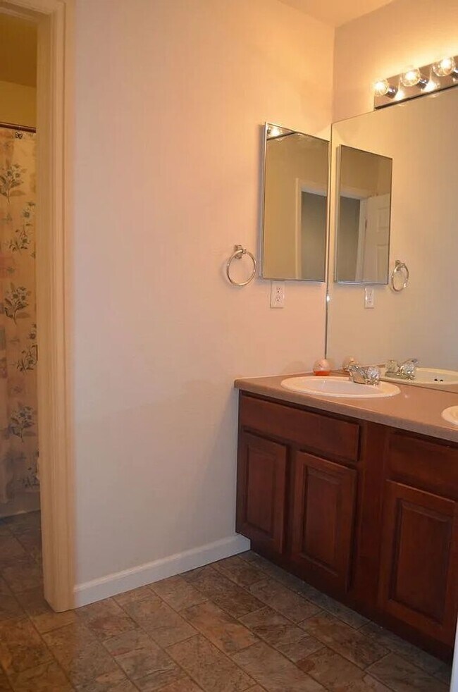 Building Photo - 839 Victoria Ridge Point