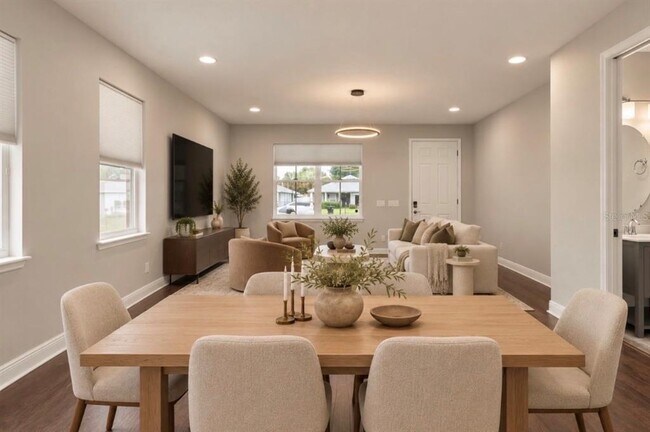 Building Photo - 2813 Roseglen Way