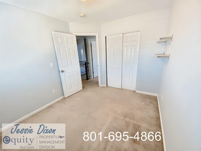 Building Photo - 910 James Cir