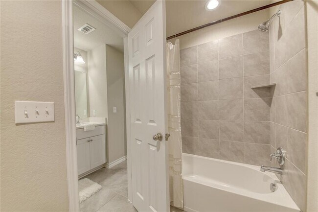 Building Photo - 173 Flexus Ln