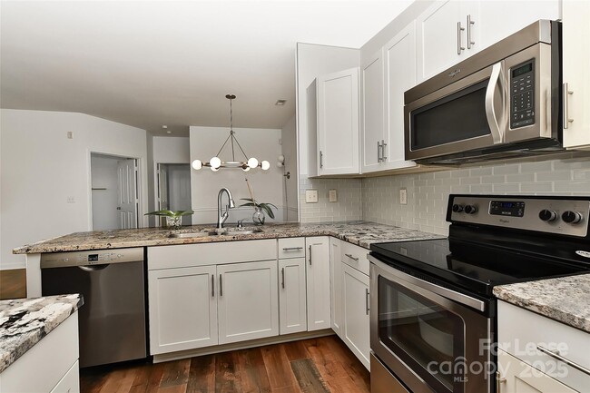 Building Photo - 17109 Red Feather Dr