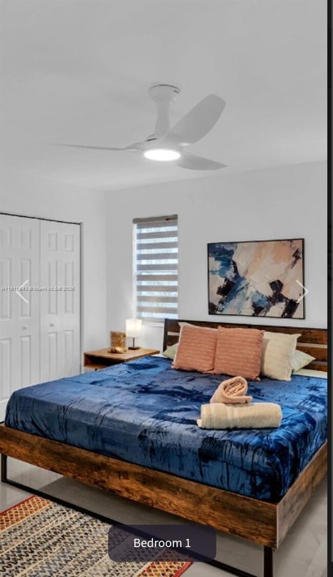 Building Photo - 5721 SW 24th Ave