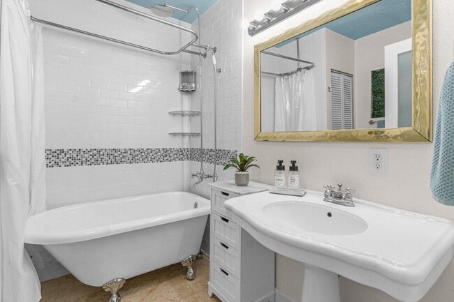 Building Photo - 1911 Parker Ave