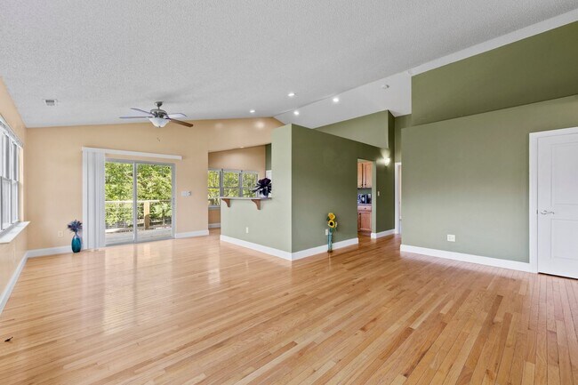 Building Photo - Delightful 3-Bedroom, 2-Bathroom with Fenc...