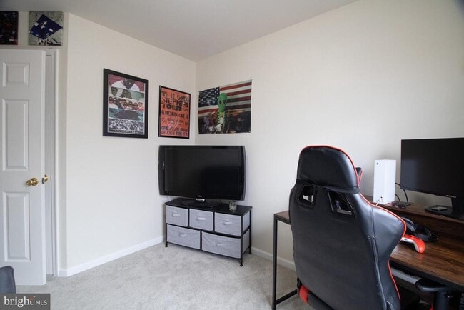 Building Photo - 113 Aero St