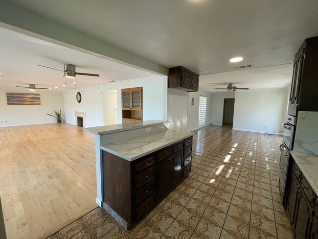 Building Photo - 6520 Havenside Dr